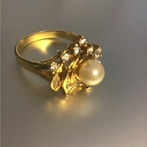 Elegant vintage Pearl Ring 14k gold